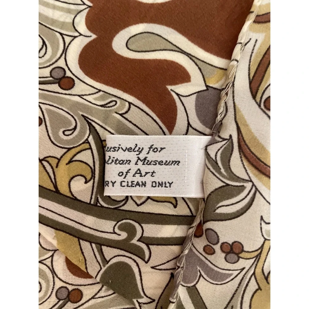 Metropolitan Museum Of Art Womens‎ Scarf One Size Beige Mod Art Floral Leaf Silk